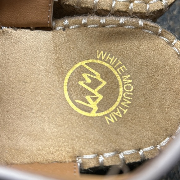 White Mountain NWOB Sandals - Picture 5 of 6